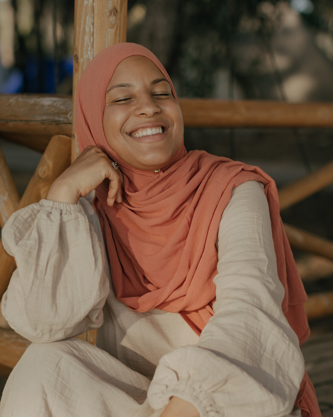 Crinkle chiffon hijab "Sandy" made of viscose and linen (Fox Red)