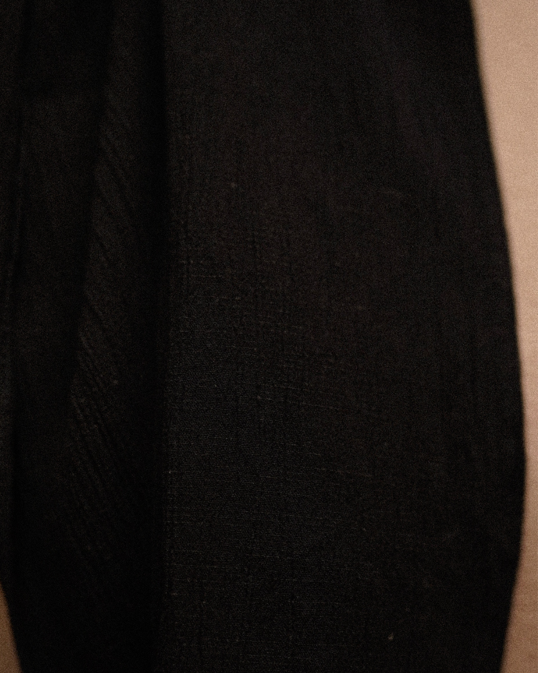 Crinkle chiffon hijab "Sandy" made of viscose and linen (Black)