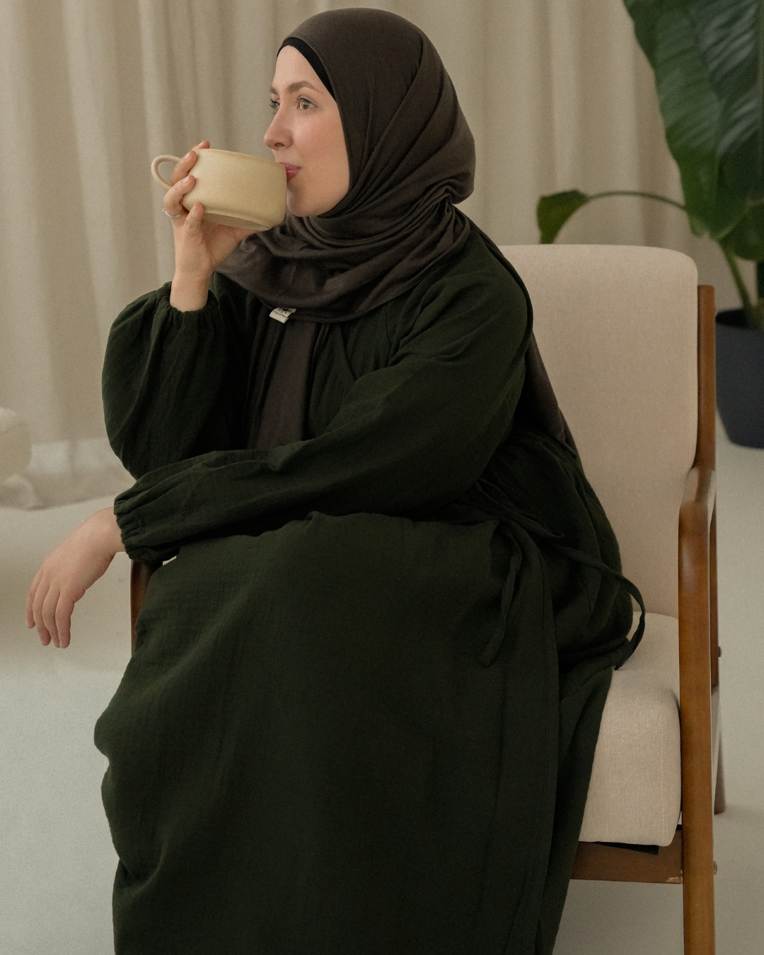 Breastfeeding-friendly wrap abaya "Lunaria" made from organic cotton (moss)