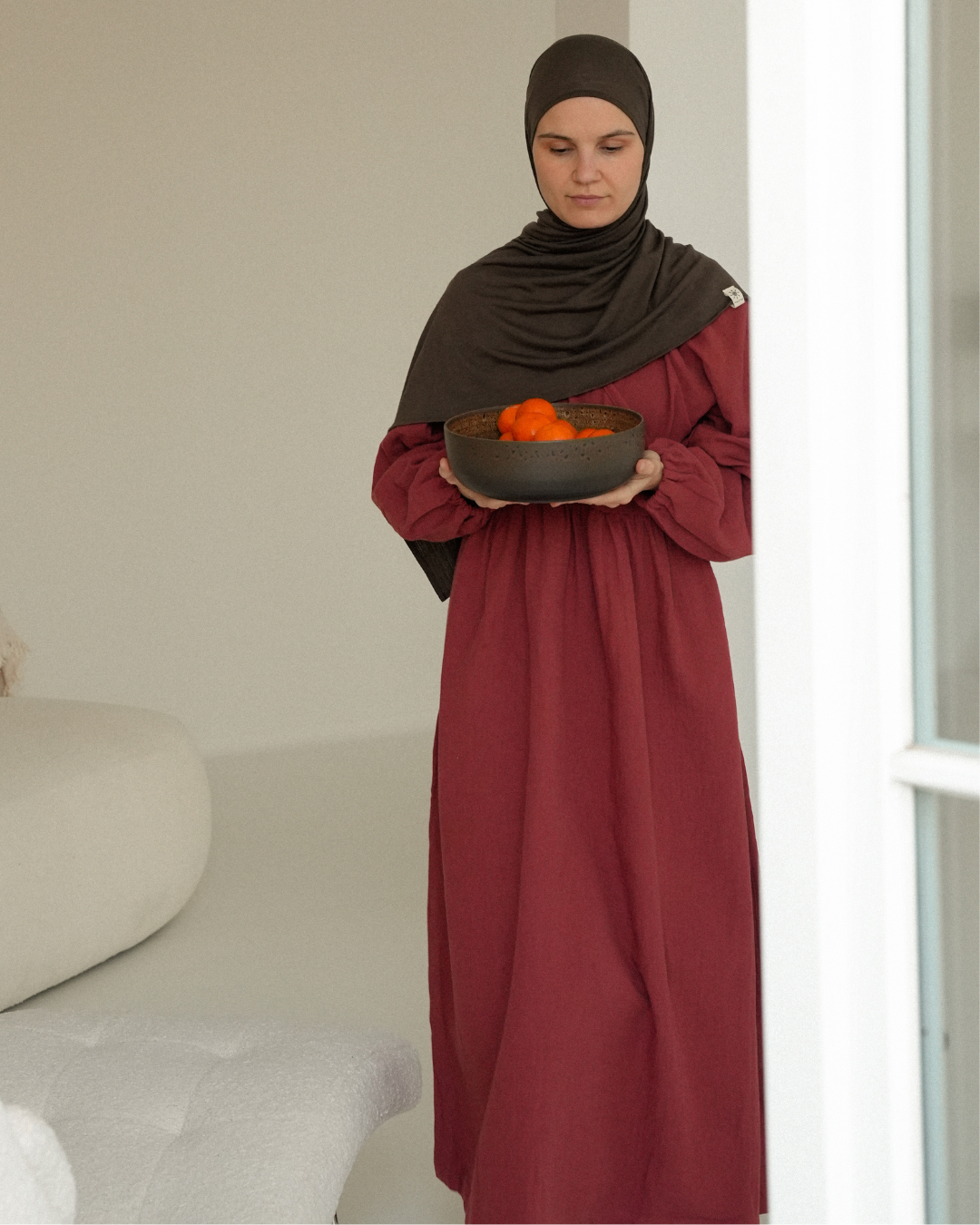 Breastfeeding-friendly wrap abaya "Lunaria" made from organic cotton (burgundy)