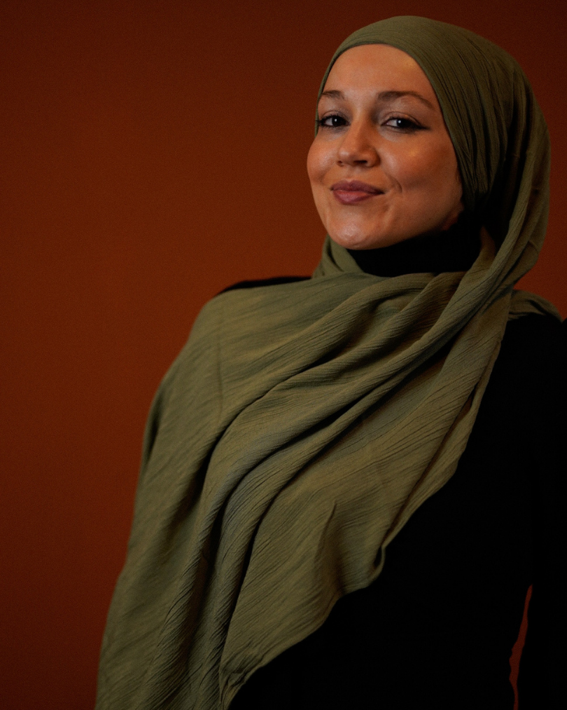 Crinkle chiffon hijab "Sandy" made of viscose and linen (Forest Green)
