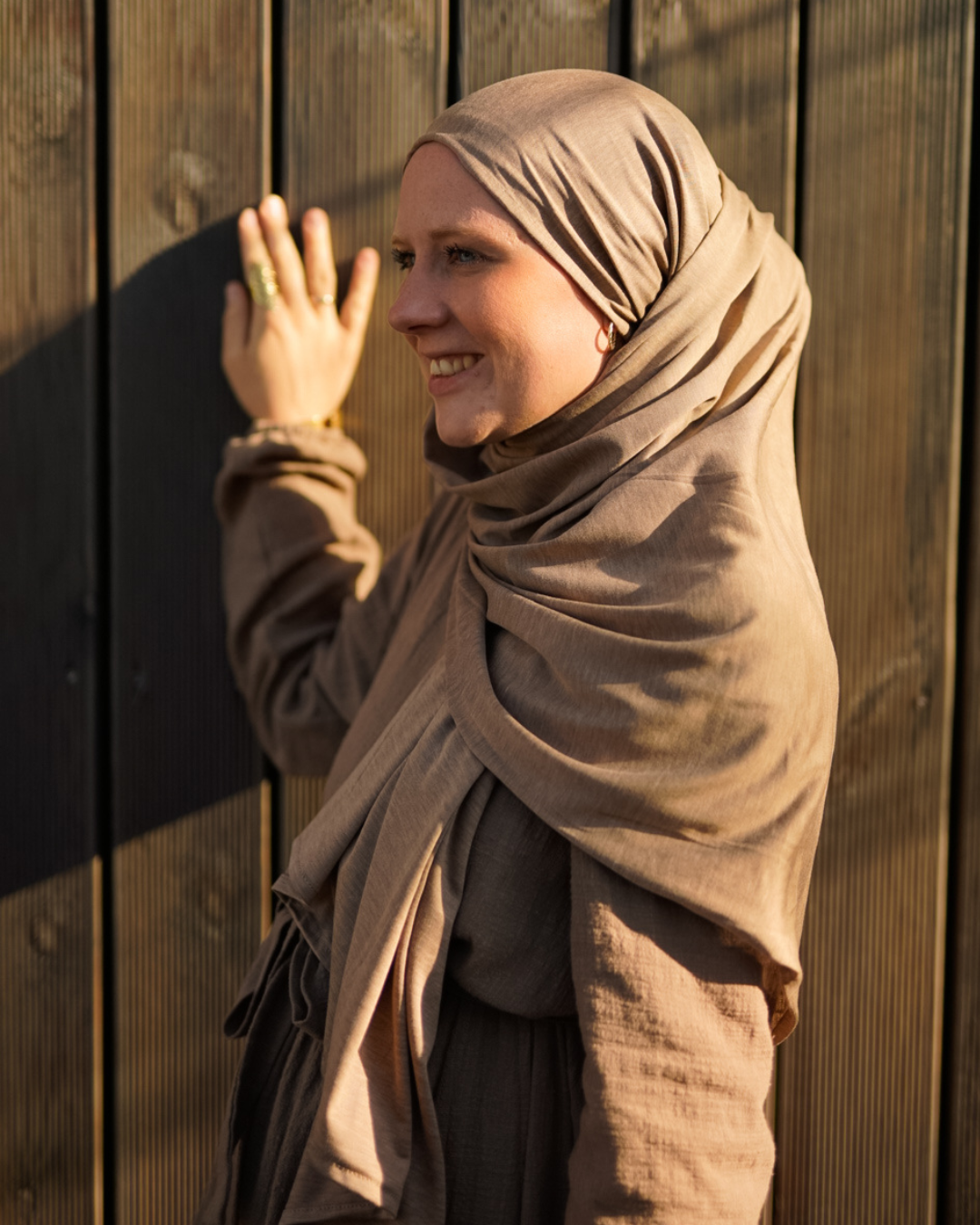 Premium jersey hijab "Mariposa" made of silk and organic cotton (hazelnut)