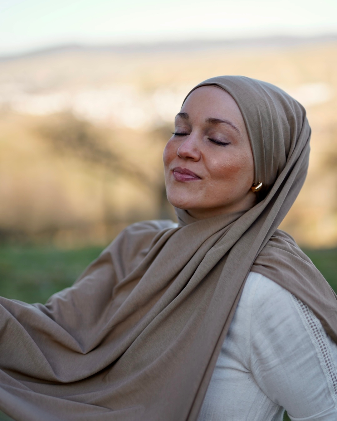 Lightweight jersey hijab "Hava" made from 100% organic cotton - Warm Almond