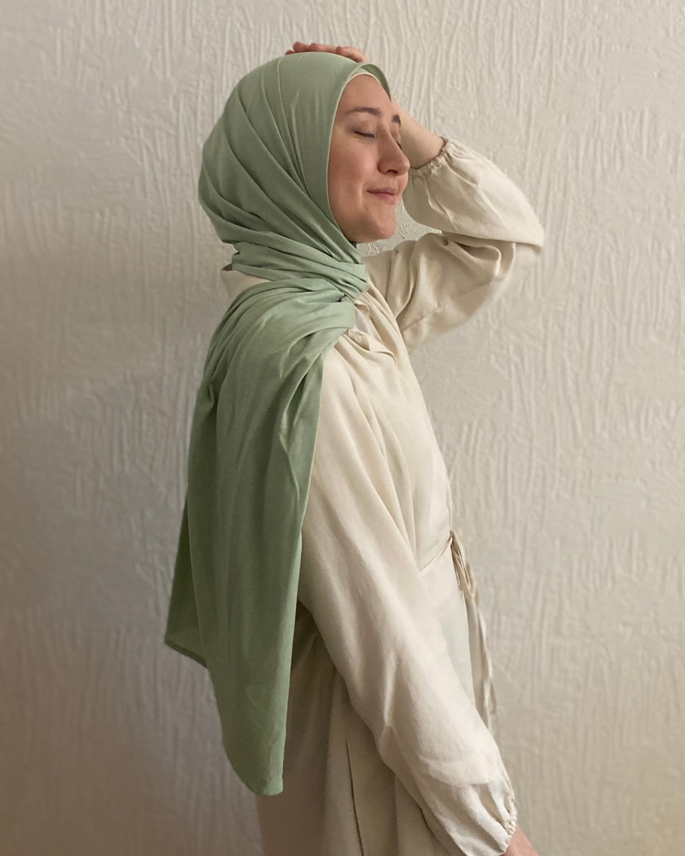Lightweight jersey hijab "Hava" made from 100% organic cotton - Iced Green