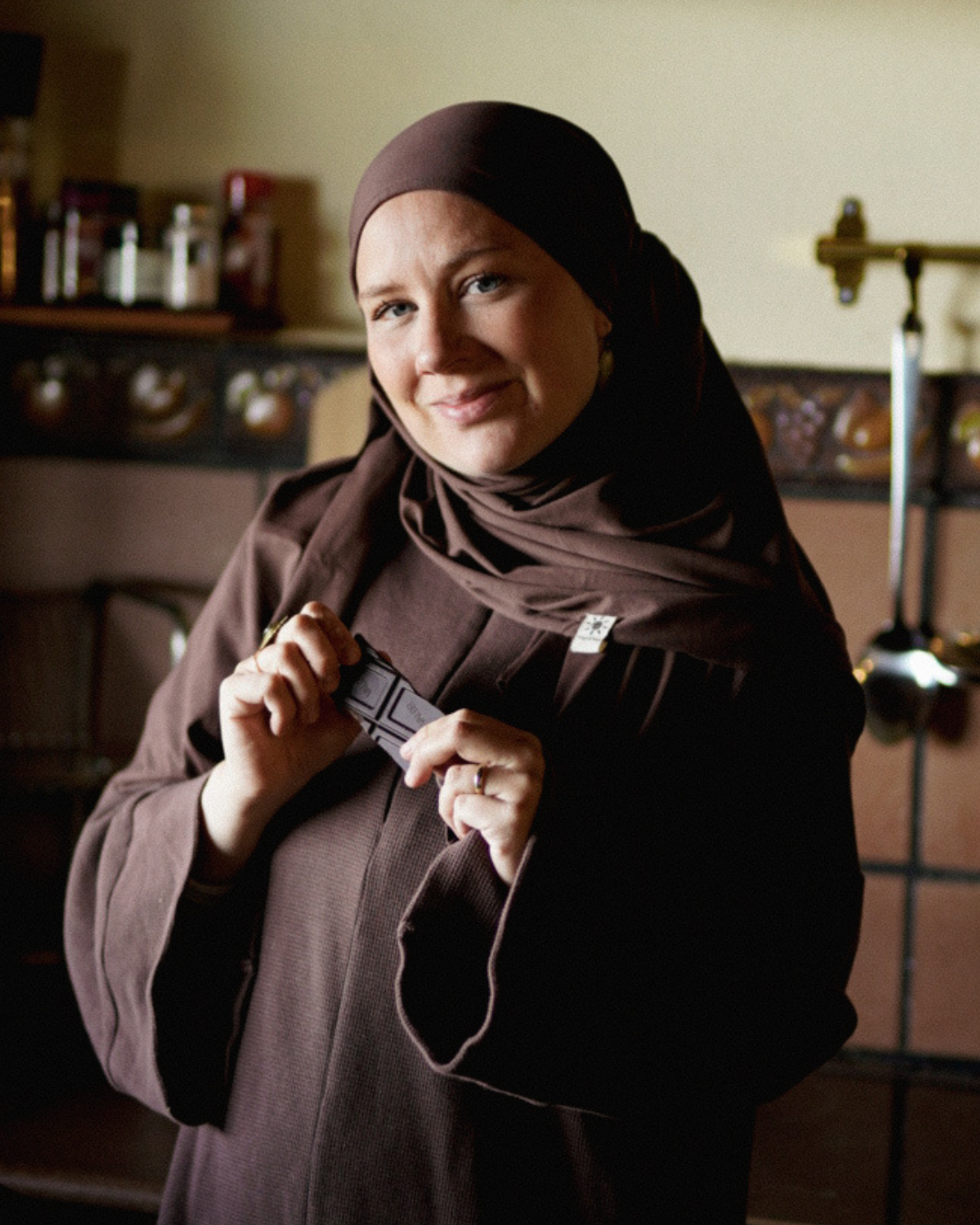 Lightweight jersey hijab "Hava" made from 100% organic cotton (Mousse au Chocolat)