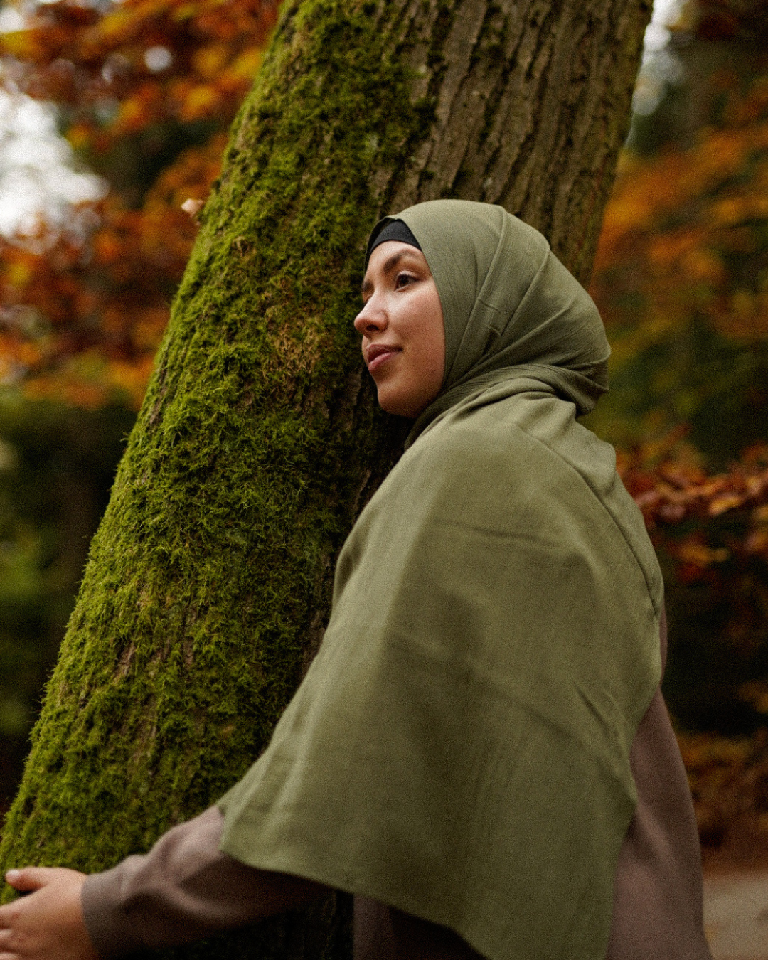 Crinkle chiffon hijab "Sandy" made of viscose and linen (Forest Green)