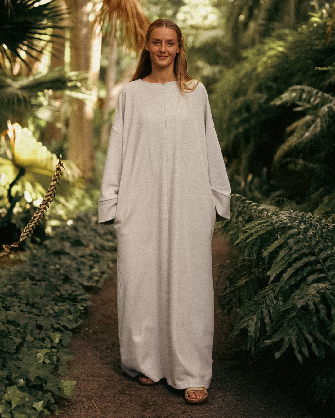 Warm "Laila" abaya made from organic cotton (Cloud Dancer)