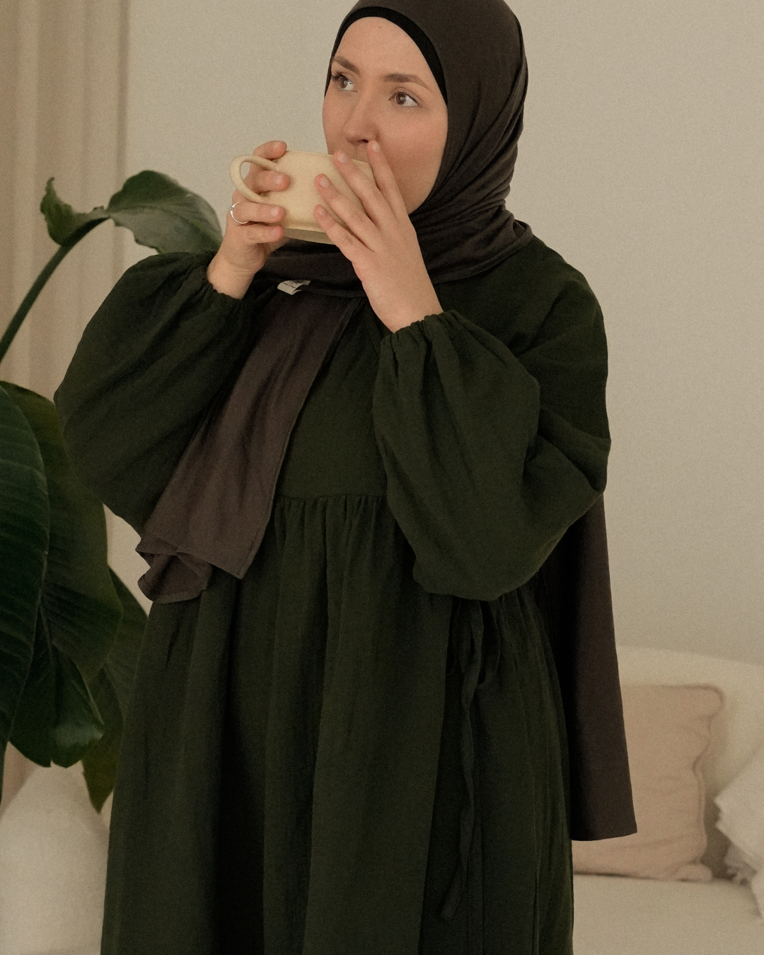 Breastfeeding-friendly wrap abaya "Lunaria" made from organic cotton (moss)