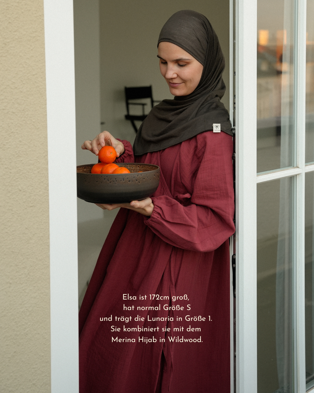 Breastfeeding-friendly wrap abaya "Lunaria" made from organic cotton (burgundy)