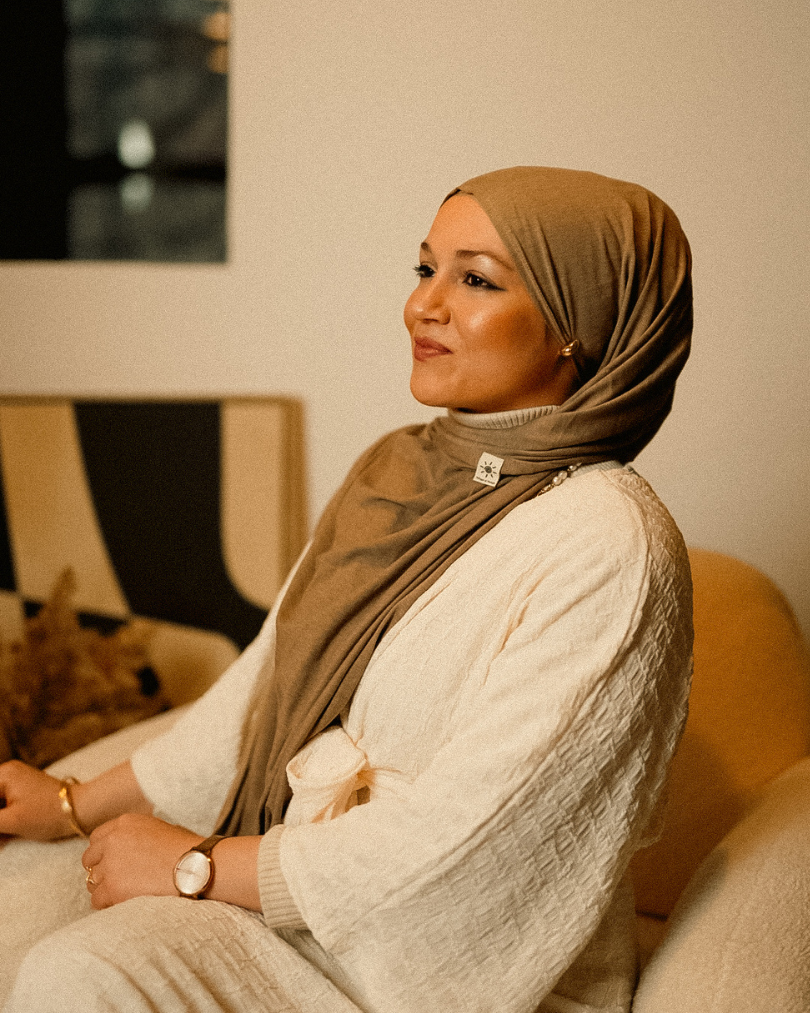 Premium jersey hijab "Mariposa" made of silk and organic cotton (hazelnut)