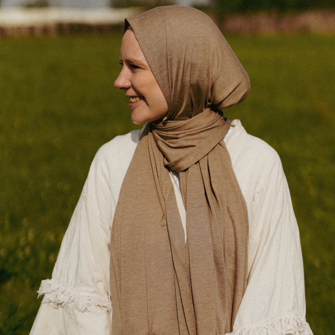 Premium jersey hijab "Mariposa" made of silk and organic cotton (hazelnut)