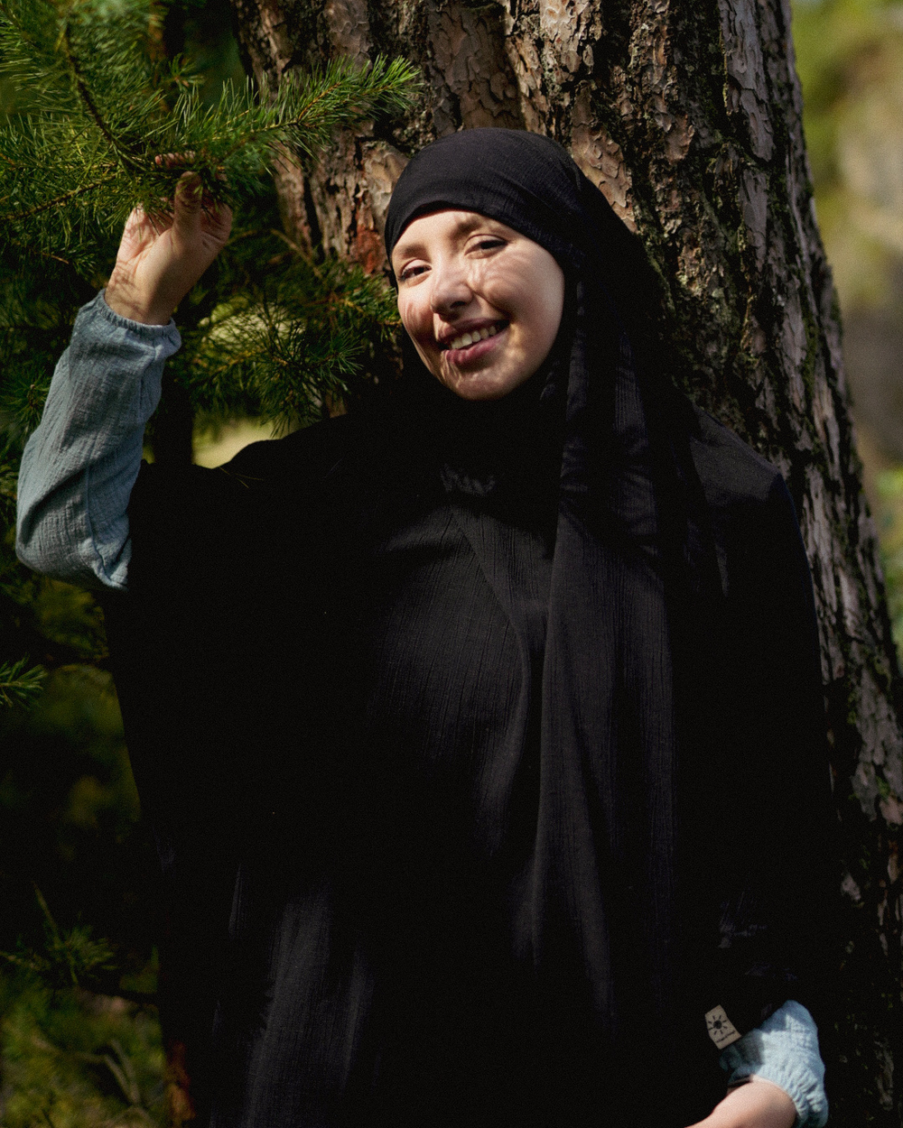 Sandy Crinkle Khimar in viscose and linen (Black)