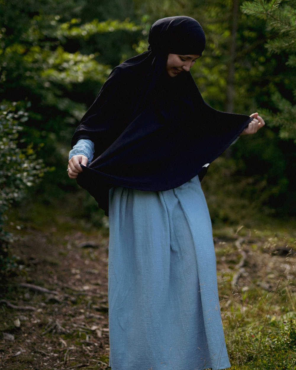 Sandy Crinkle Khimar in viscose and linen (Black)