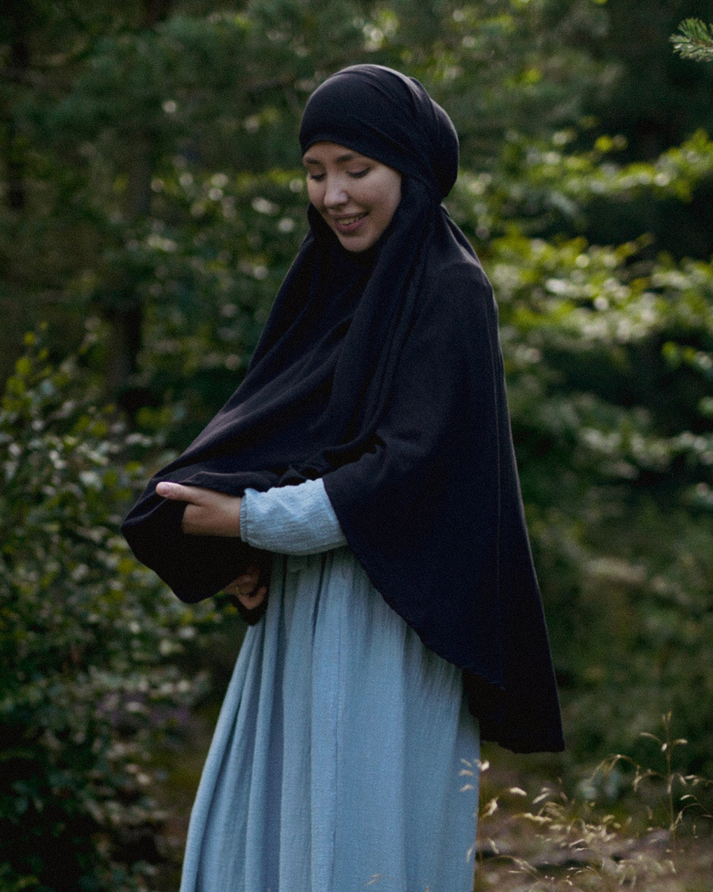 Sandy Crinkle Khimar in viscose and linen (Black)