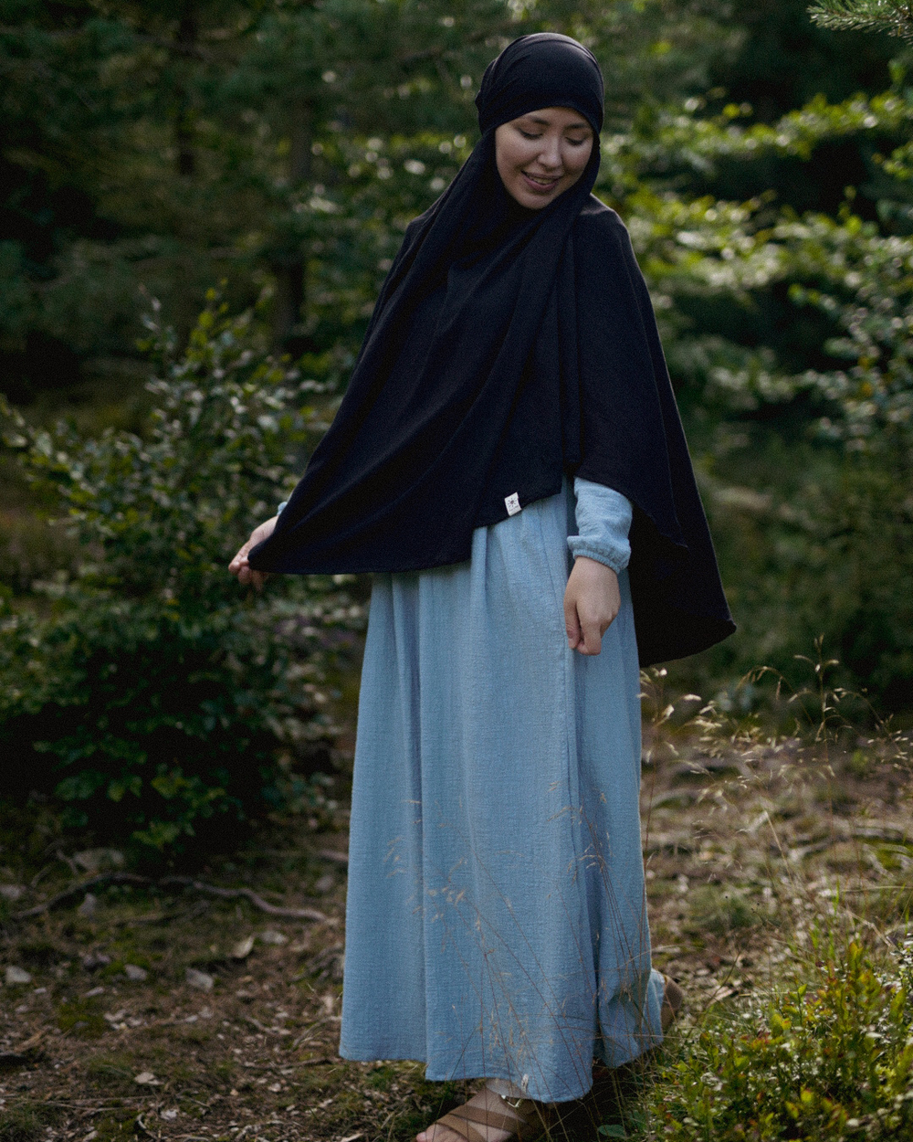 Sandy Crinkle Khimar in viscose and linen (Black)