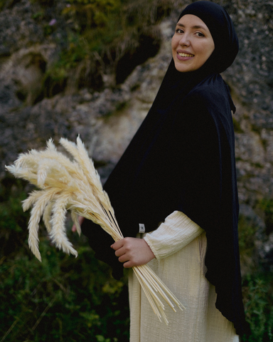 Sandy Crinkle Khimar in viscose and linen (Black)