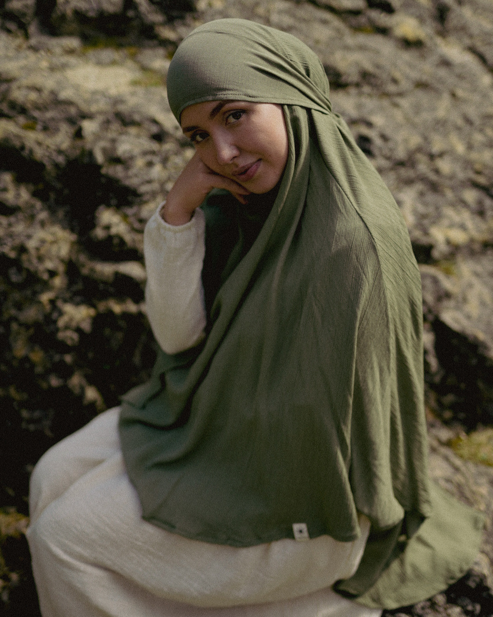 Sandy Crinkle Khimar in viscose and linen (Forest Green)