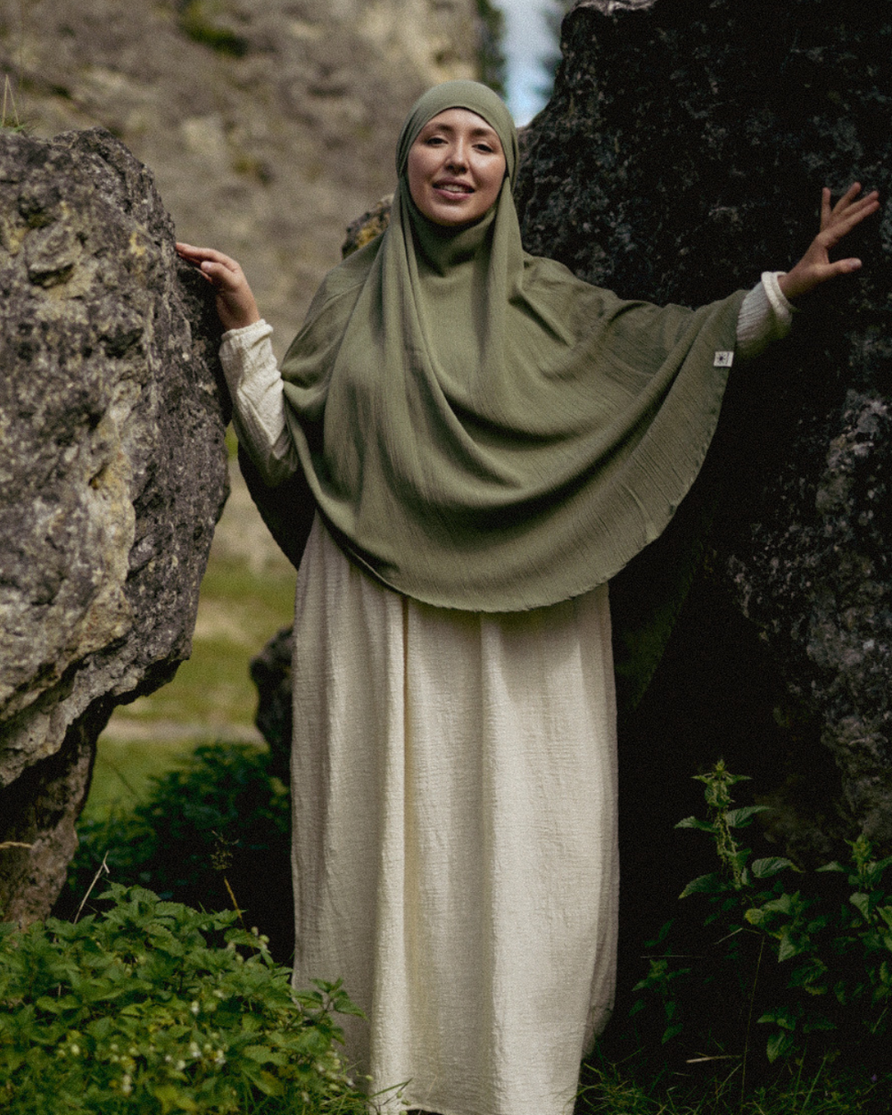 Sandy Crinkle Khimar in viscose and linen (Forest Green)