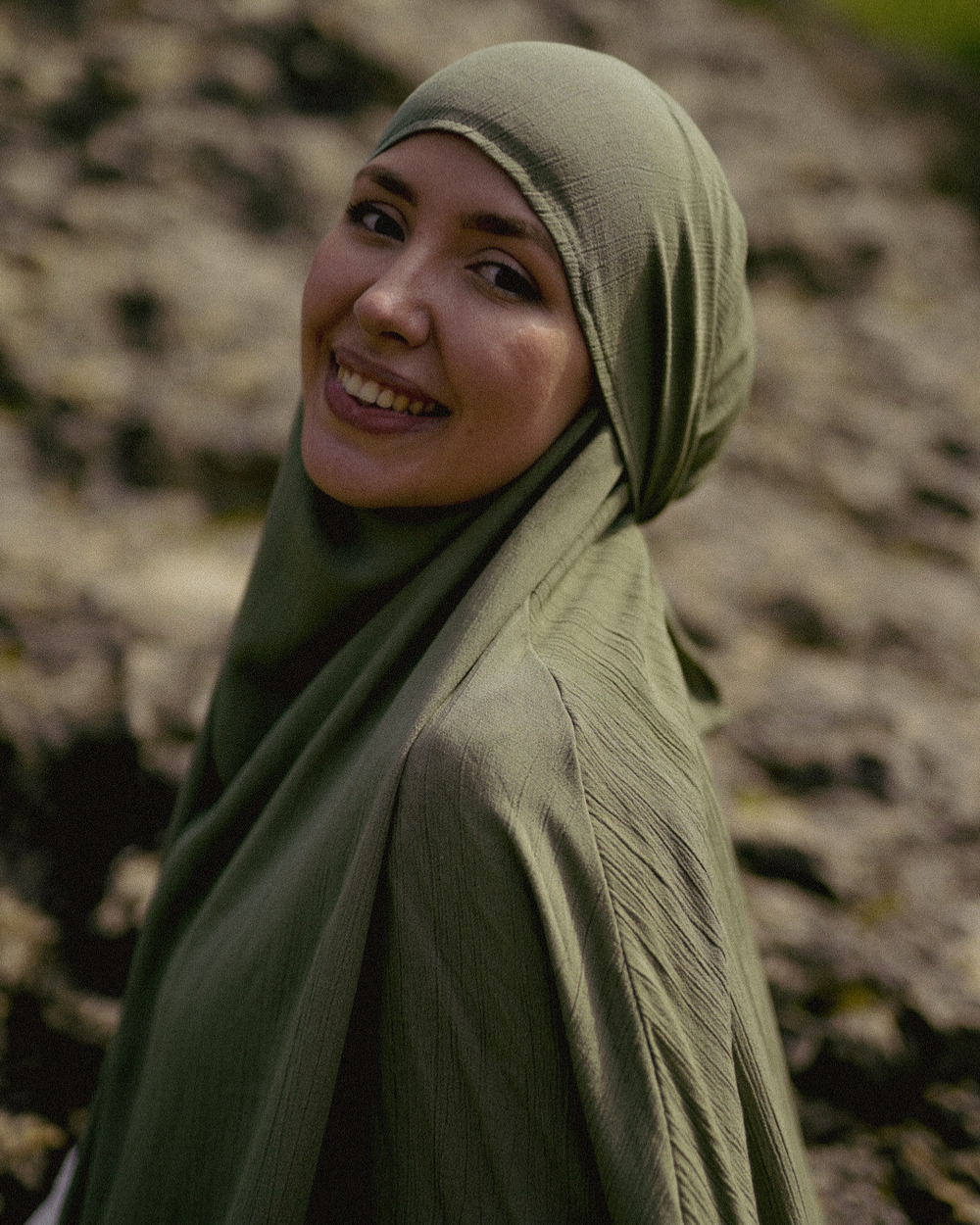 Sandy Crinkle Khimar in viscose and linen (Forest Green)