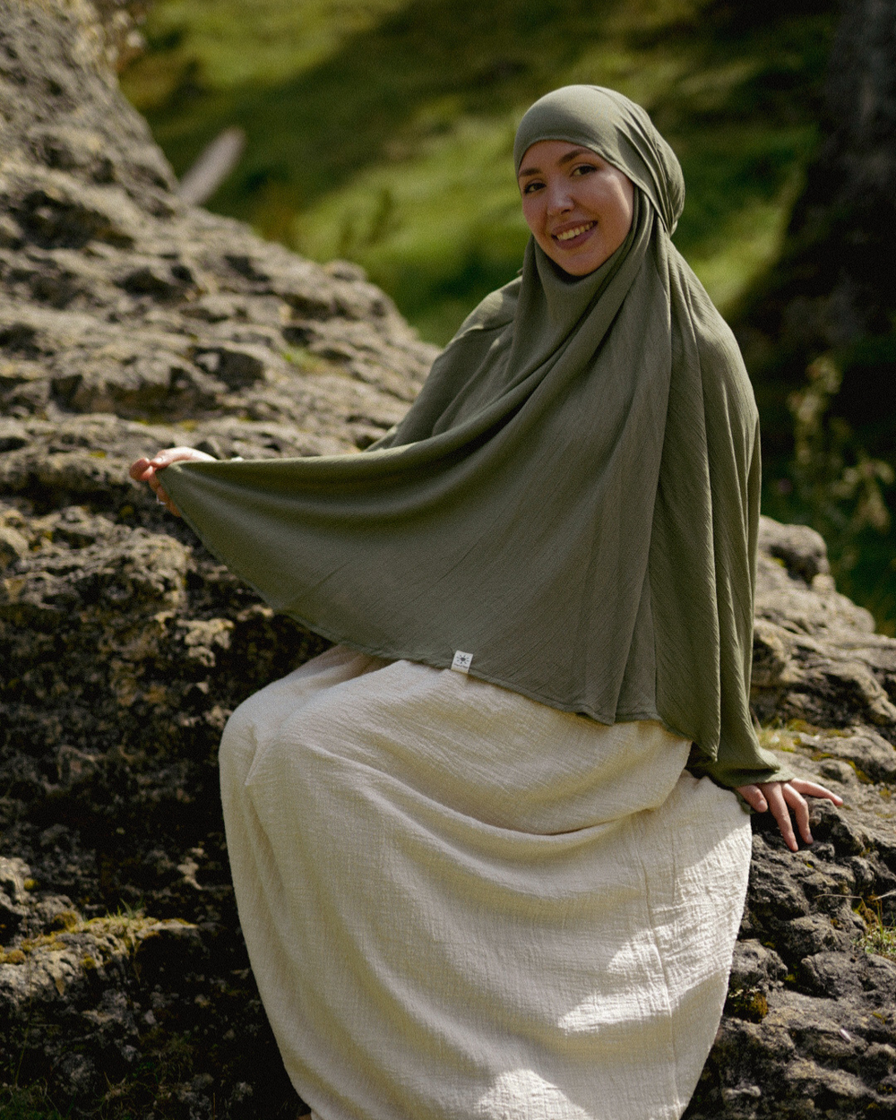 Sandy Crinkle Khimar in viscose and linen (Forest Green)