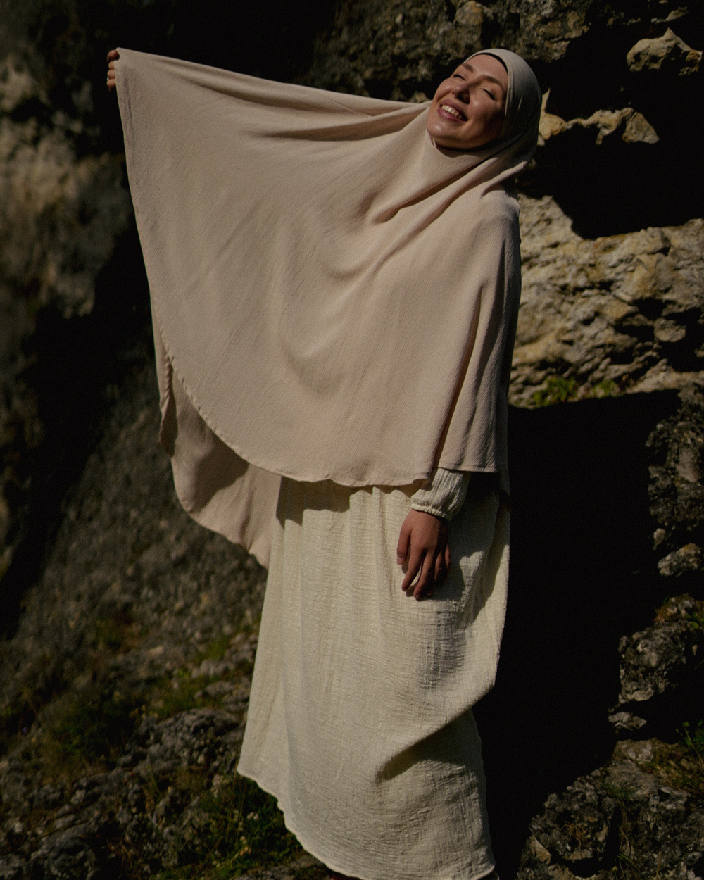 Sandy Crinkle Khimar in viscose and linen (Linen Beige)
