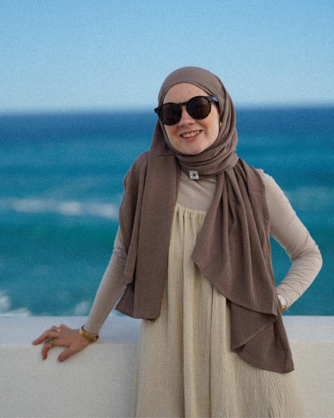 Crinkle chiffon hijab "Sandy" made of viscose and linen (Deep Taupe)