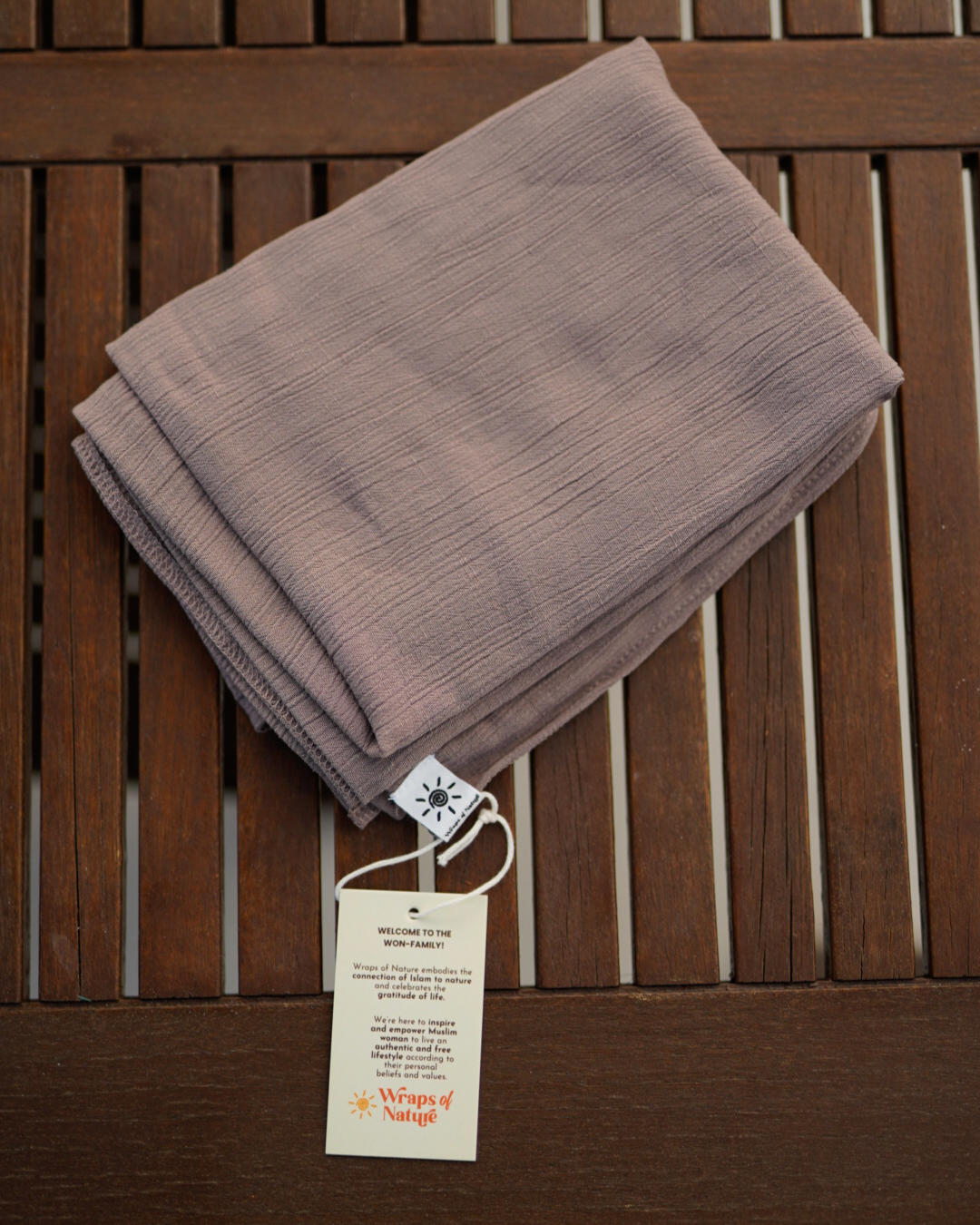 Crinkle chiffon hijab "Sandy" made of viscose and linen (Deep Taupe)