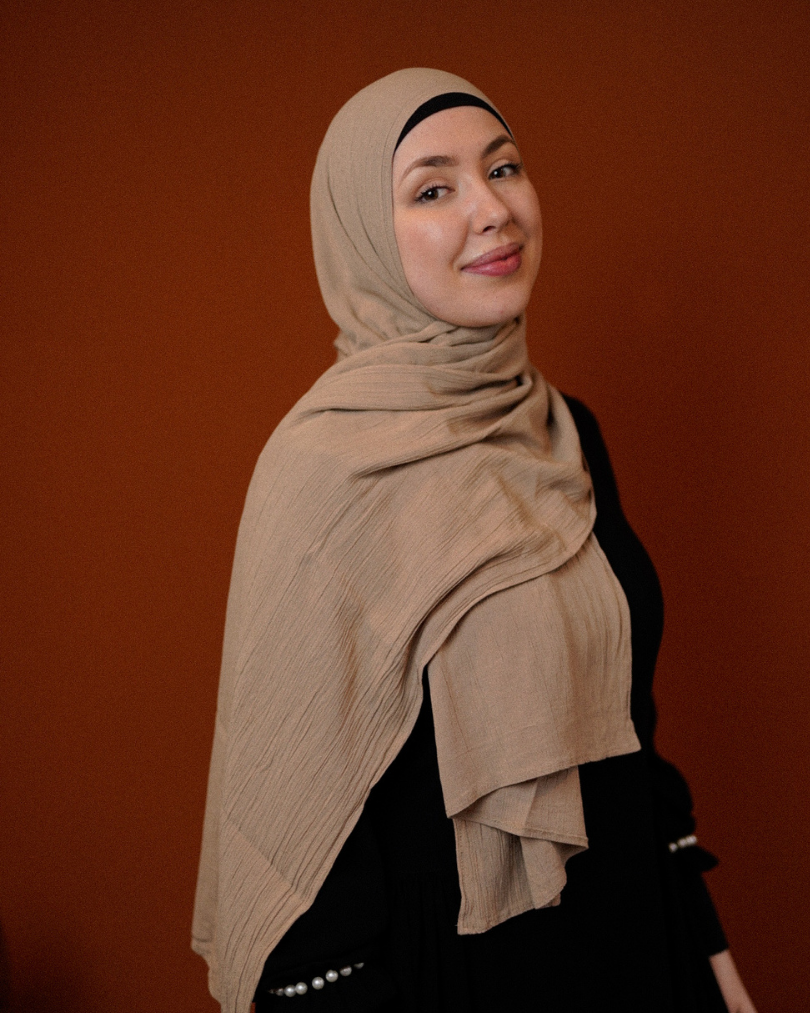 Crinkle chiffon hijab "Sandy" made of viscose and linen (sand)
