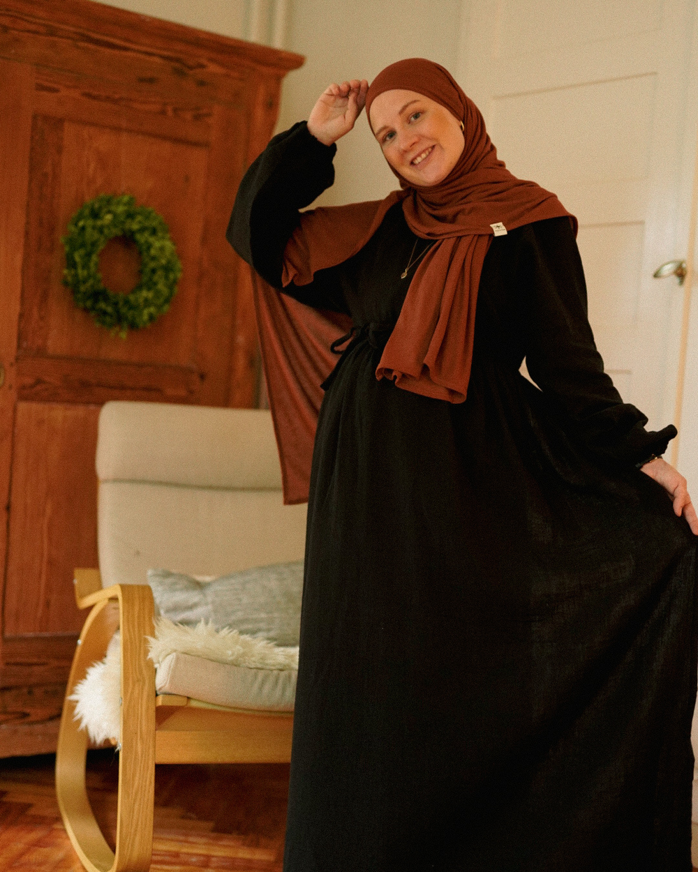 Breastfeeding-friendly wrap abaya "Lunaria" made from organic cotton (Noir)