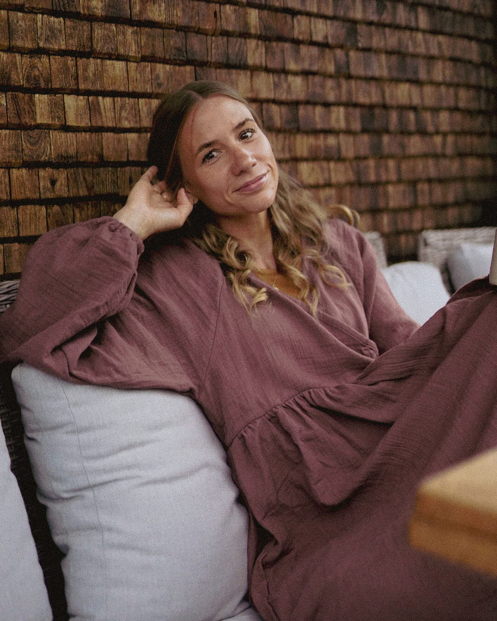 Breastfeeding-friendly wrap abaya "Lunaria" made from organic cotton (Plum)