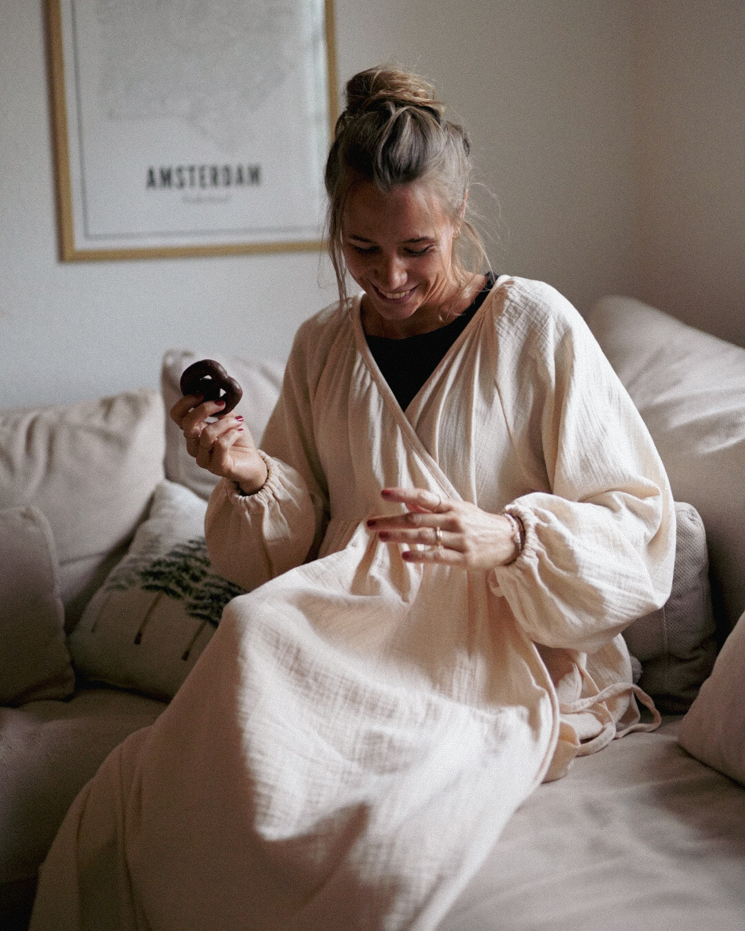 Breastfeeding-friendly wrap abaya "Lunaria" made from organic cotton (Powder)